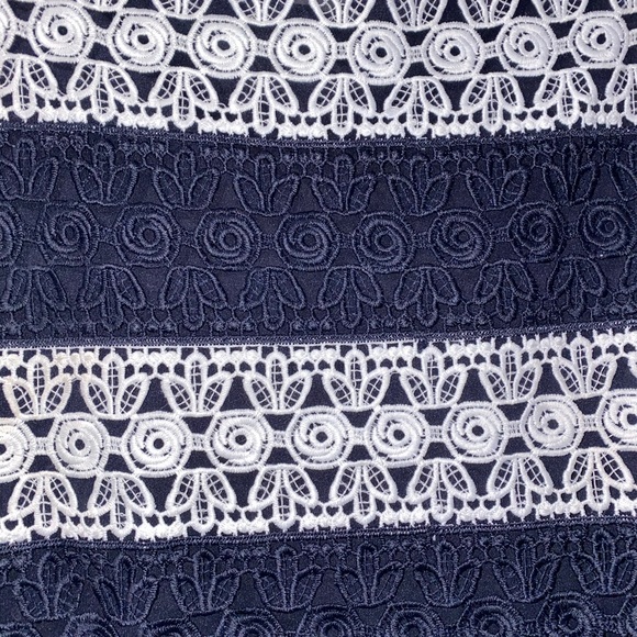 Ann Taylor sleeveless shirt - Picture 2 of 3